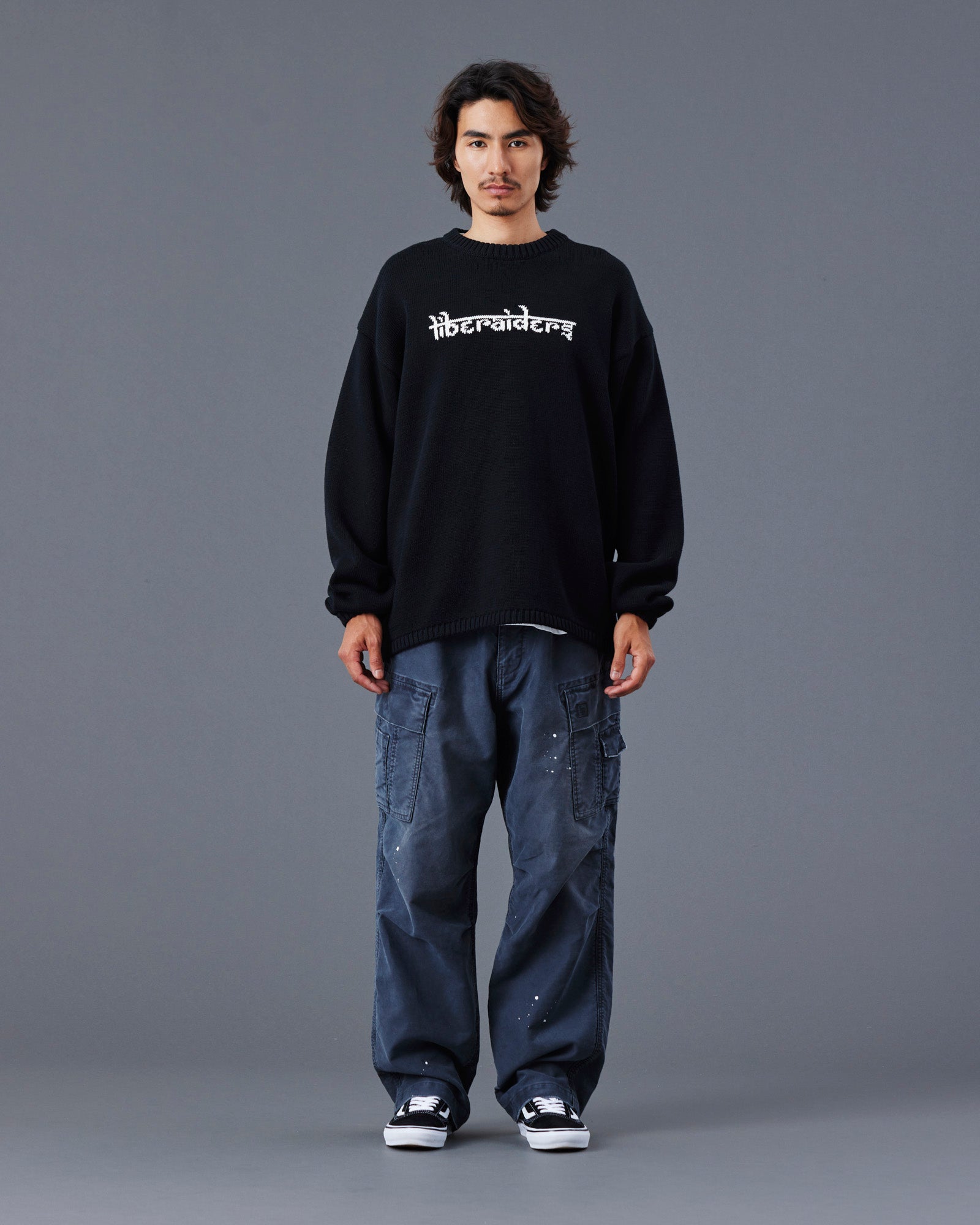 upload_20250805_WOVEN LOGO KNIT SWEATER_024_77401_G011_45_1.jpg